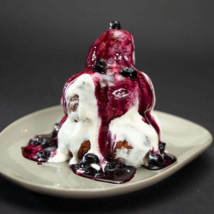 Papanași cu brânză și dulceață